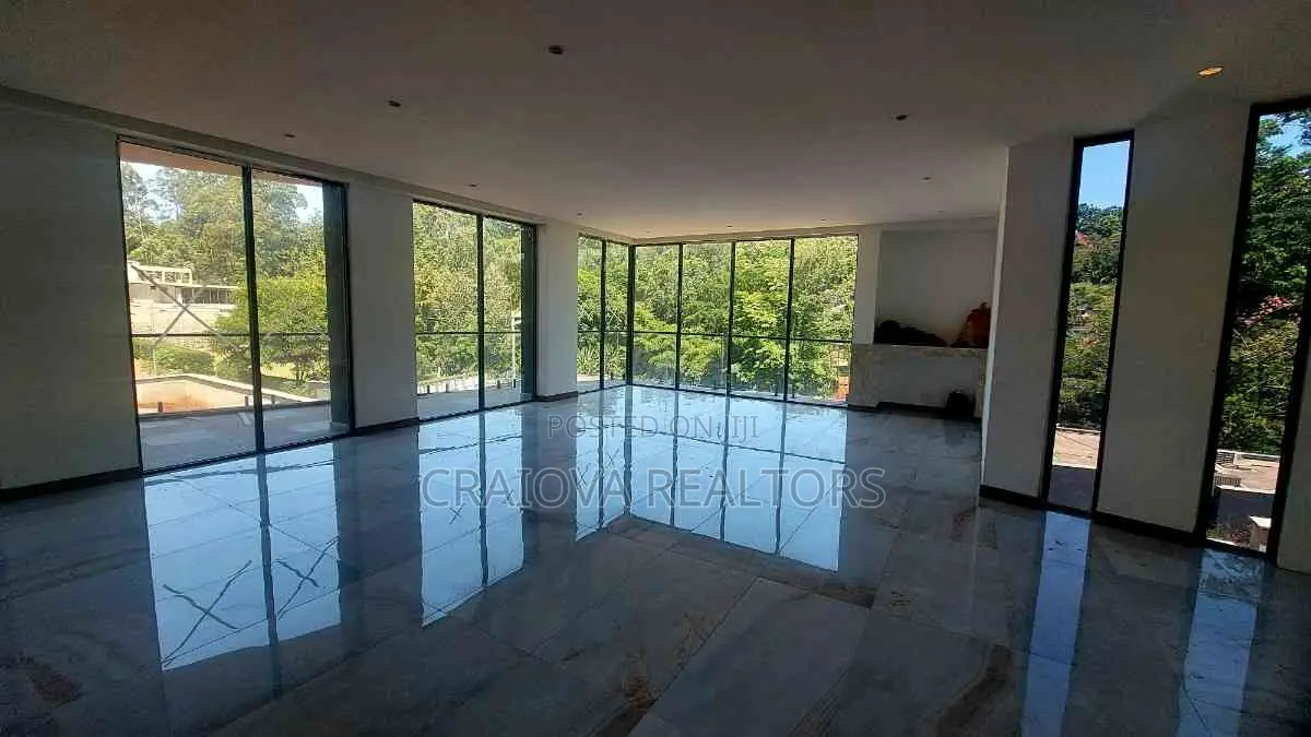5bdrm Villa in Nyari for sale