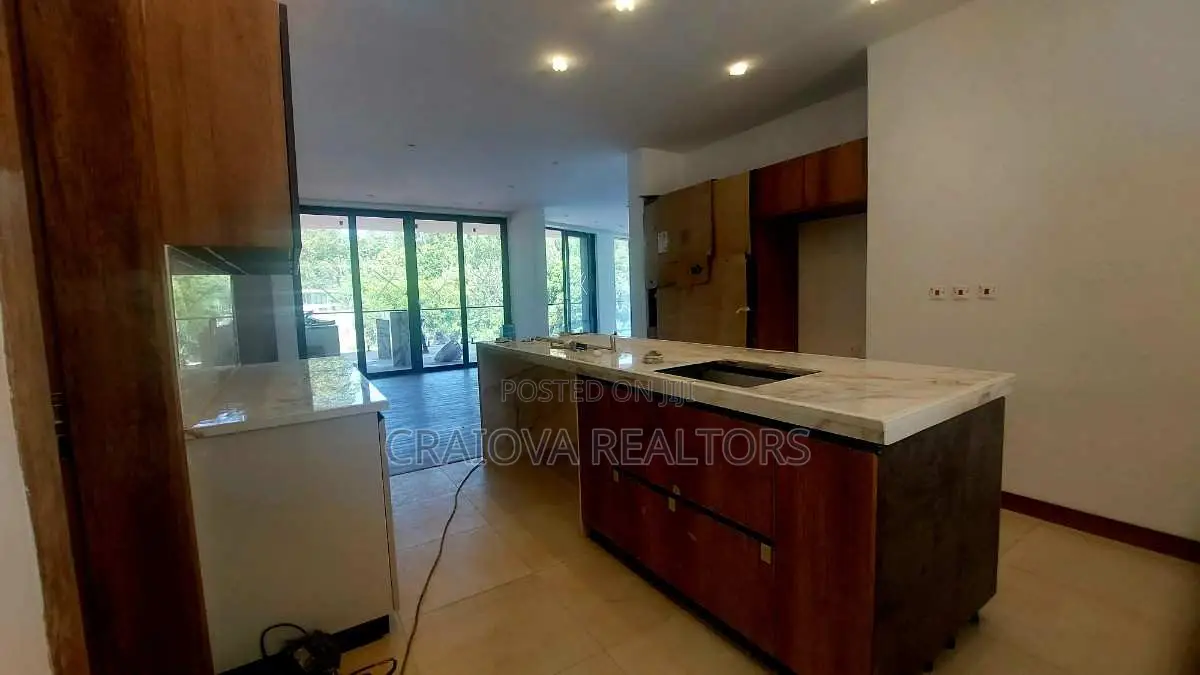 5bdrm Villa in Nyari for sale