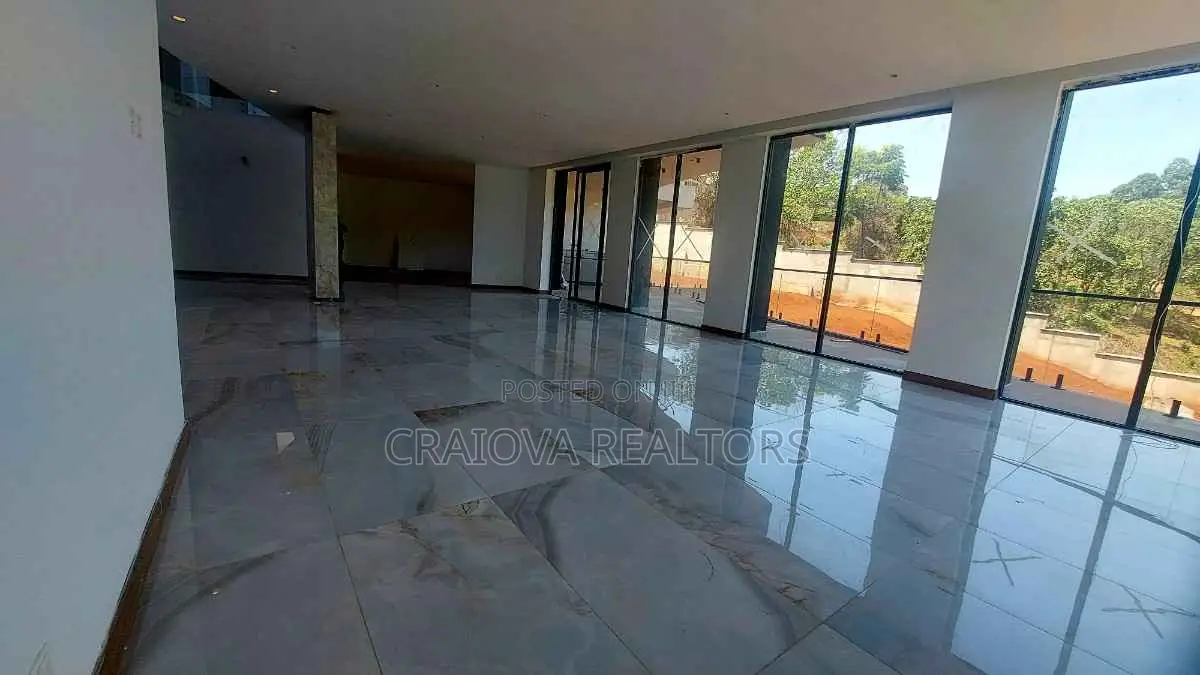 5bdrm Villa in Nyari for sale