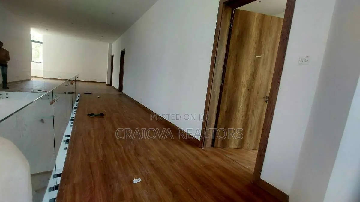 5bdrm Villa in Nyari for sale