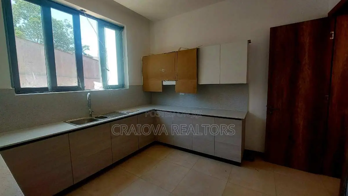 5bdrm Villa in Nyari for sale