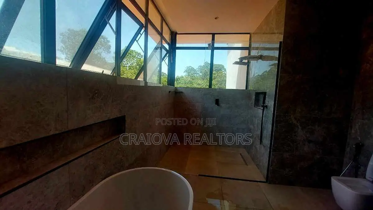 5bdrm Villa in Nyari for sale