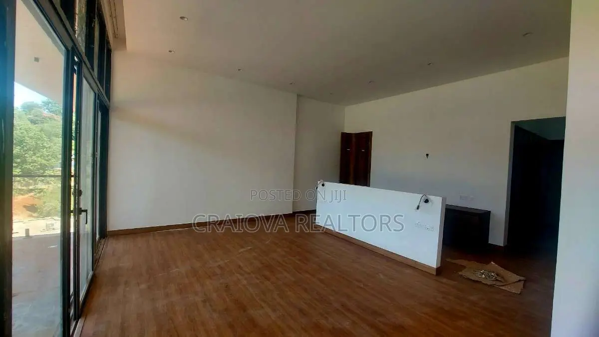 5bdrm Villa in Nyari for sale