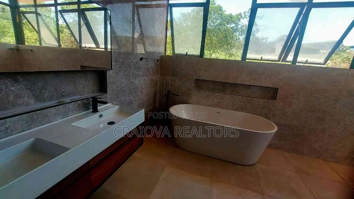 5bdrm Villa in Nyari for sale