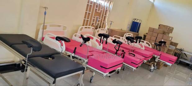 Hydraulic Delivery Couch - main view