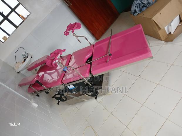 Hydraulic Delivery Couch - thumbnail 3