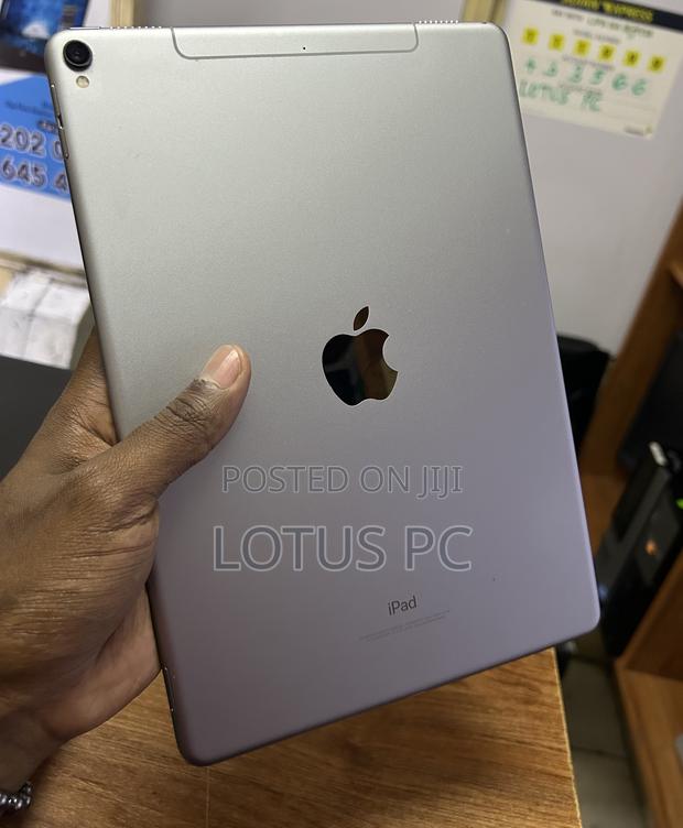 Apple iPad Pro 10.5 (2017) 256 GB Silver - thumbnail 2