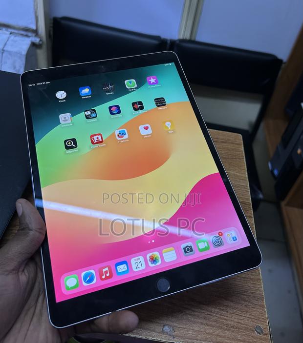 Apple iPad Pro 10.5 (2017) 256 GB Silver - main view