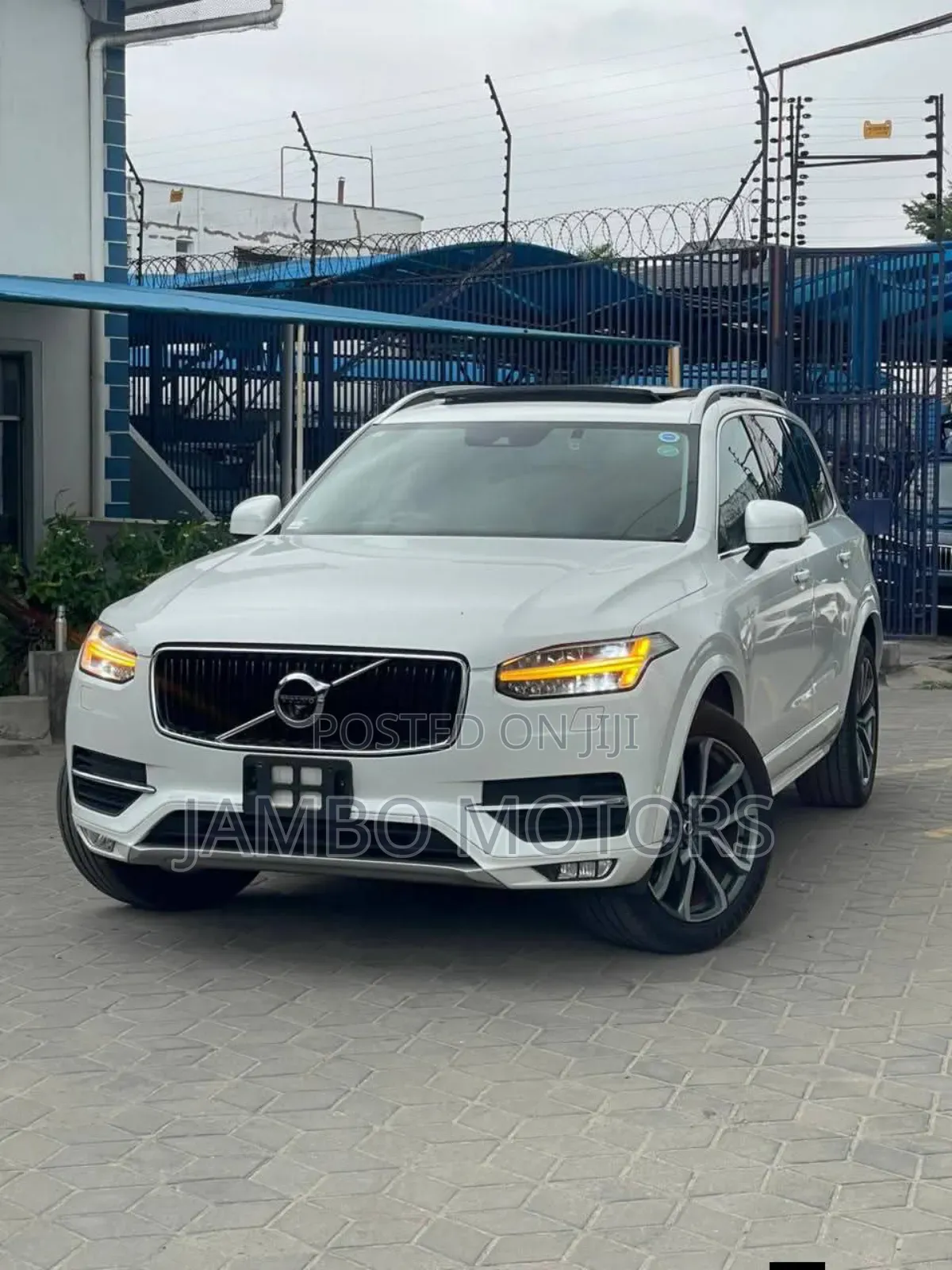 Volvo XC90 T5 Momentum 7 Passenger AWD 2020 White