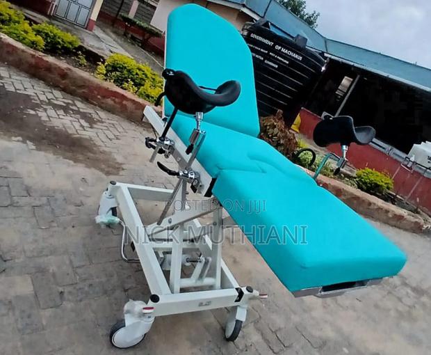 Hydraulic Delivery Couch - main view