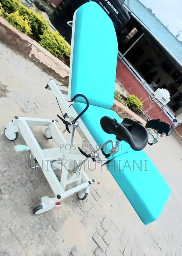 Hydraulic Delivery Couch - thumbnail 3