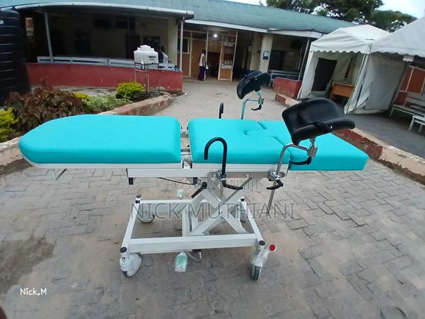 Hydraulic Delivery Couch - thumbnail 4