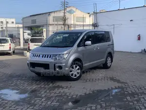 Mitsubishi Delica 2018 Silver