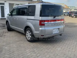 Mitsubishi Delica 2018 Silver