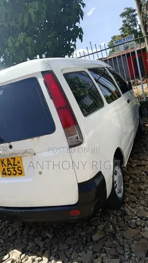 Toyota HiAce 2000 White
