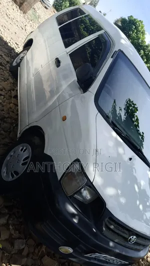 Toyota HiAce 2000 White
