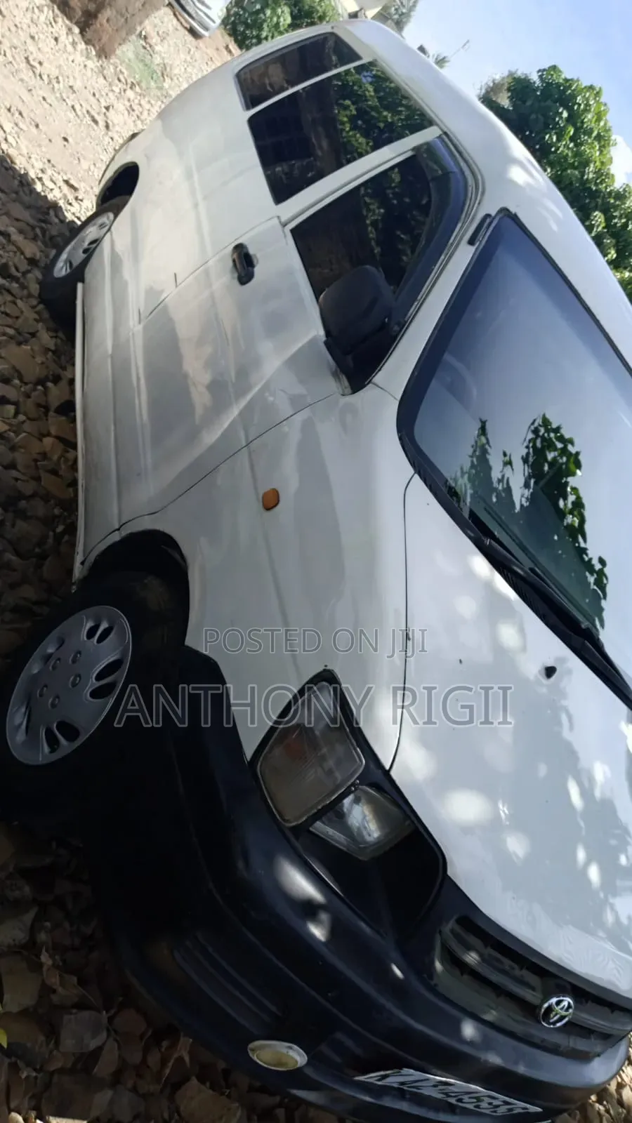 Toyota HiAce 2000 White