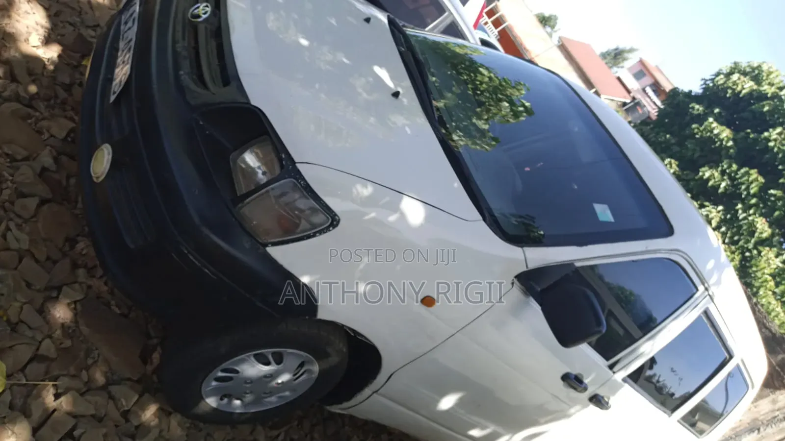 Toyota HiAce 2000 White