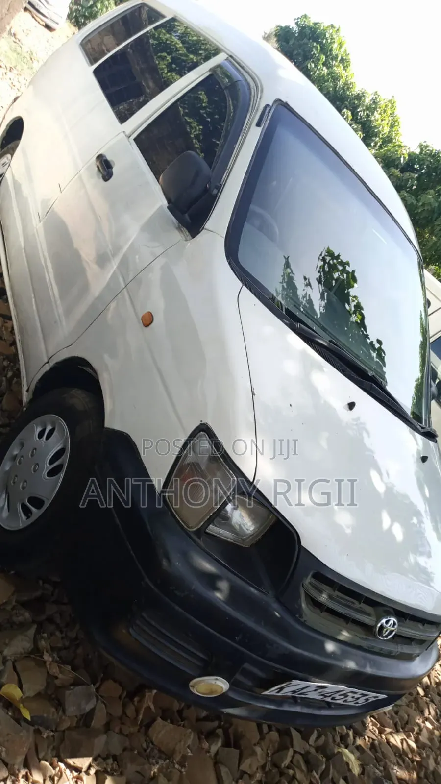 Toyota HiAce 2000 White
