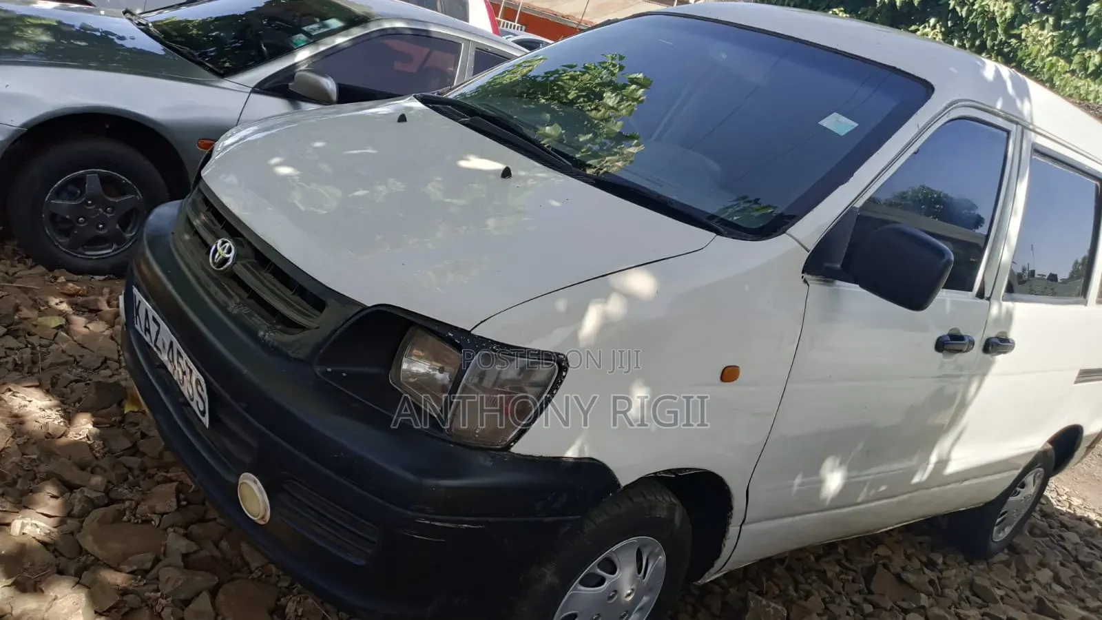 Toyota HiAce 2000 White