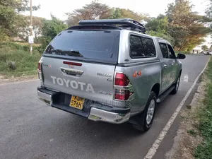 Toyota Hilux 2016 Silver