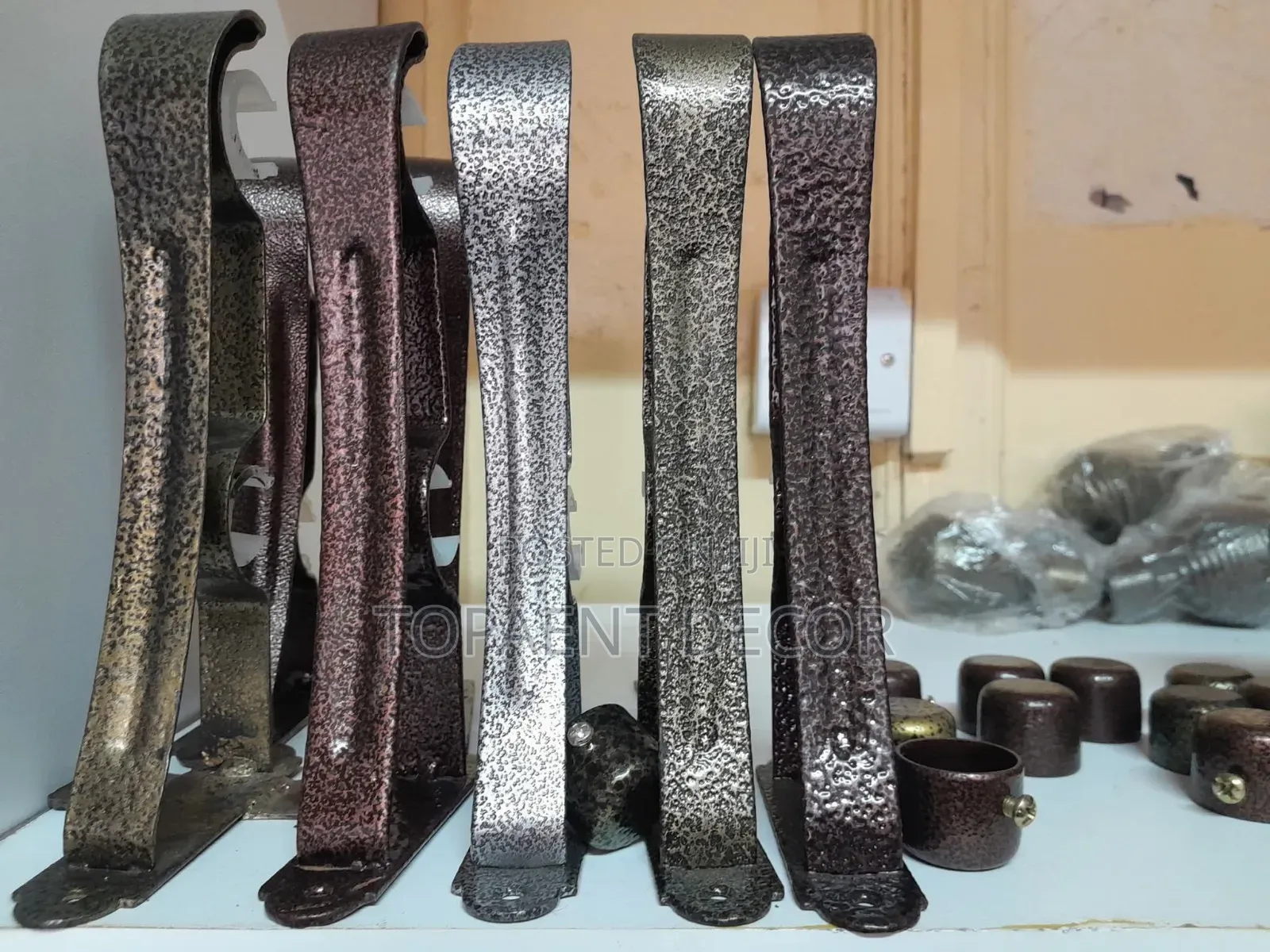 Powder Coated Rod Firm Double Brackets To Hold The Rod