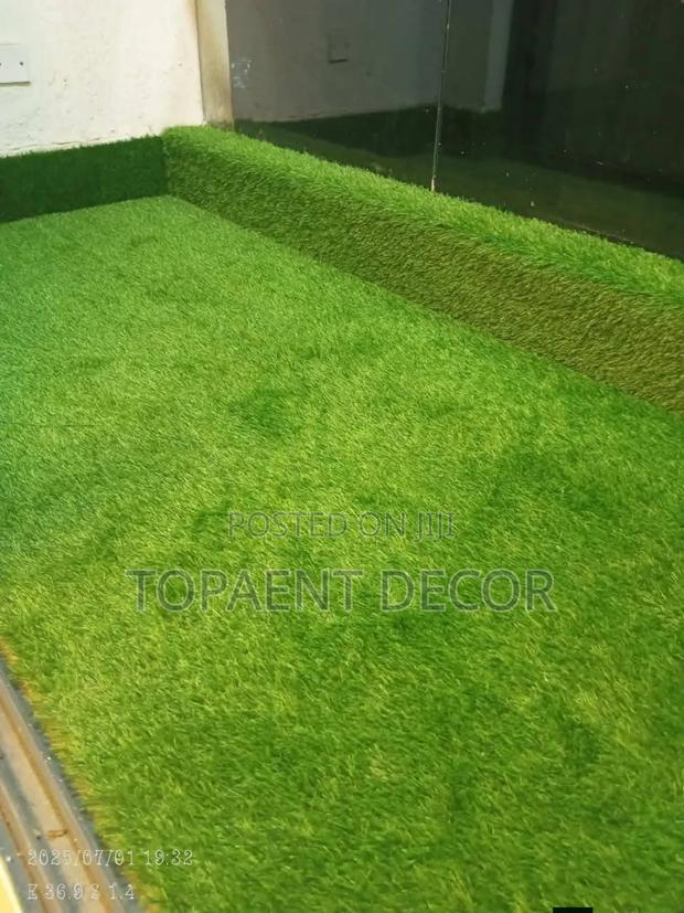 25mm Pet Friendly Durable Balcony Artificial Grass Carpet - main view