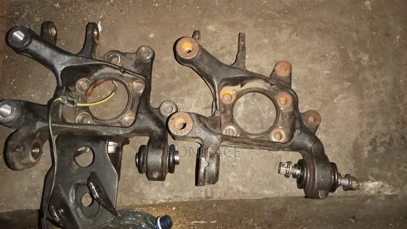 Rear Knuckle Arms Auris/Rumion