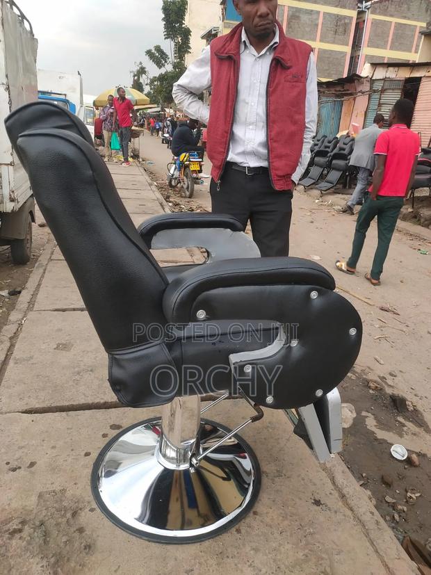 Executive Kinyozi Seats - main view