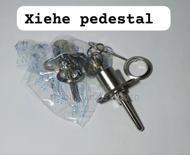 Pedestal Lock