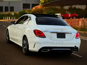 Mercedes-Benz C200 2019 Pearl