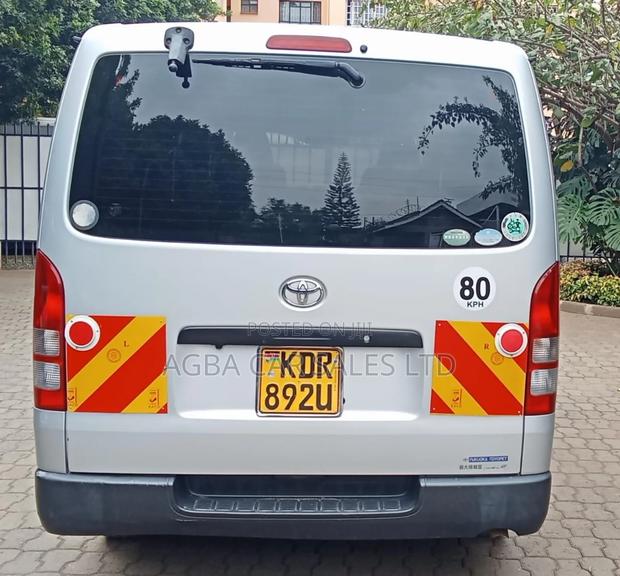 Toyota HiAce 2017 Silver - thumbnail 3