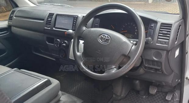 Toyota HiAce 2017 Silver - thumbnail 7