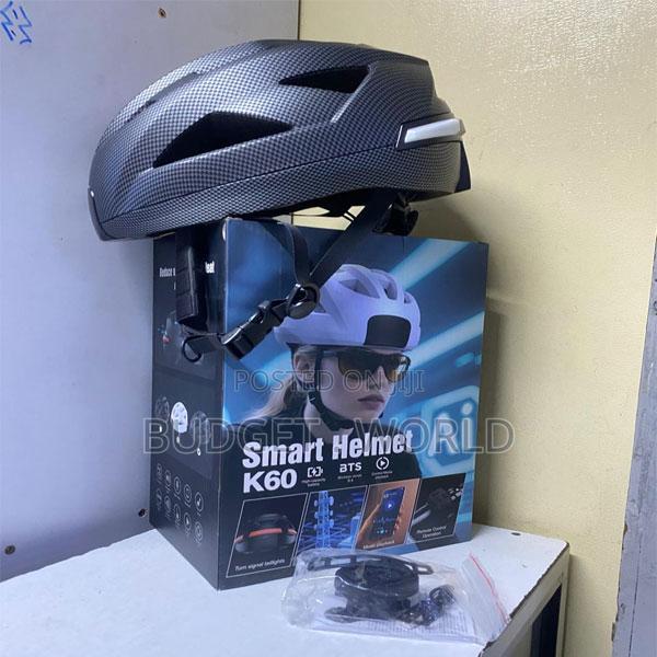 Smart Cycling Helmet With Airflow Vents