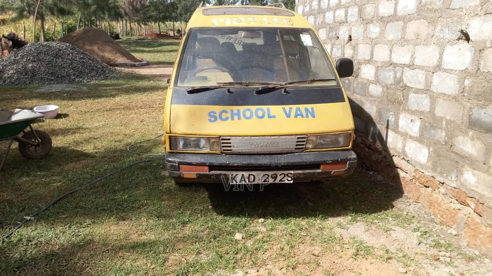 Toyota HiAce 1985 Yellow
