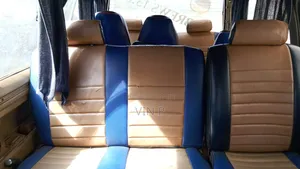 Toyota HiAce 1985 Yellow