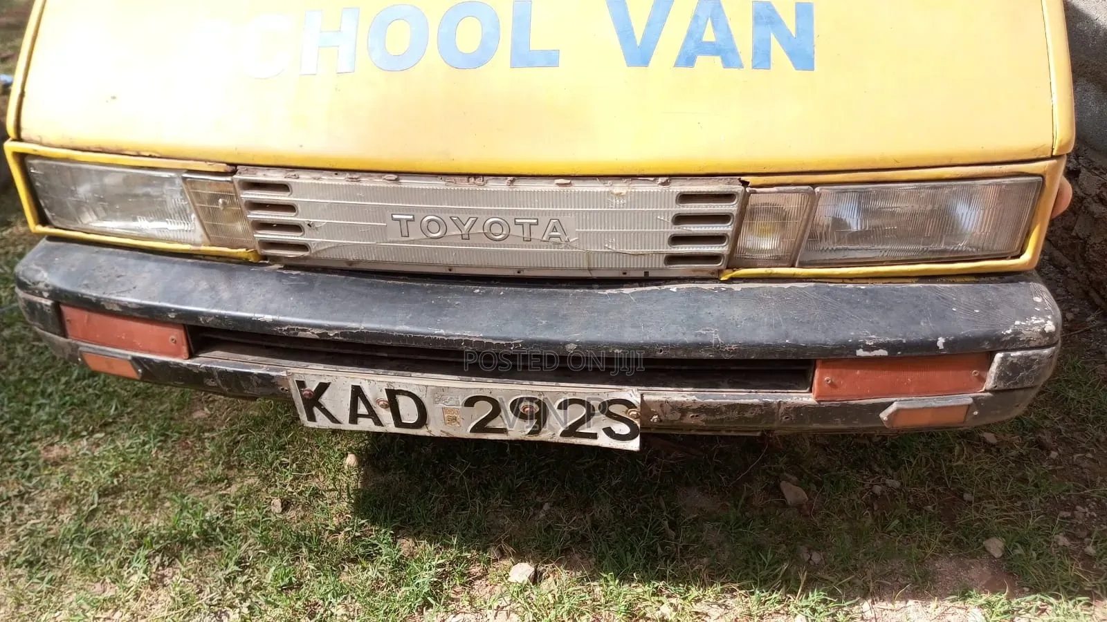 Toyota HiAce 1985 Yellow