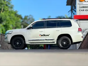 Toyota Land Cruiser 4.5 V8 VXR 2017 White