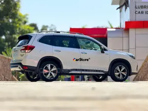 Subaru Forester Premium AWD 2019 White