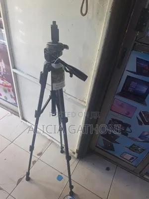 Yunteng Heavy Duty Camera and Phone Tripod.1.8m