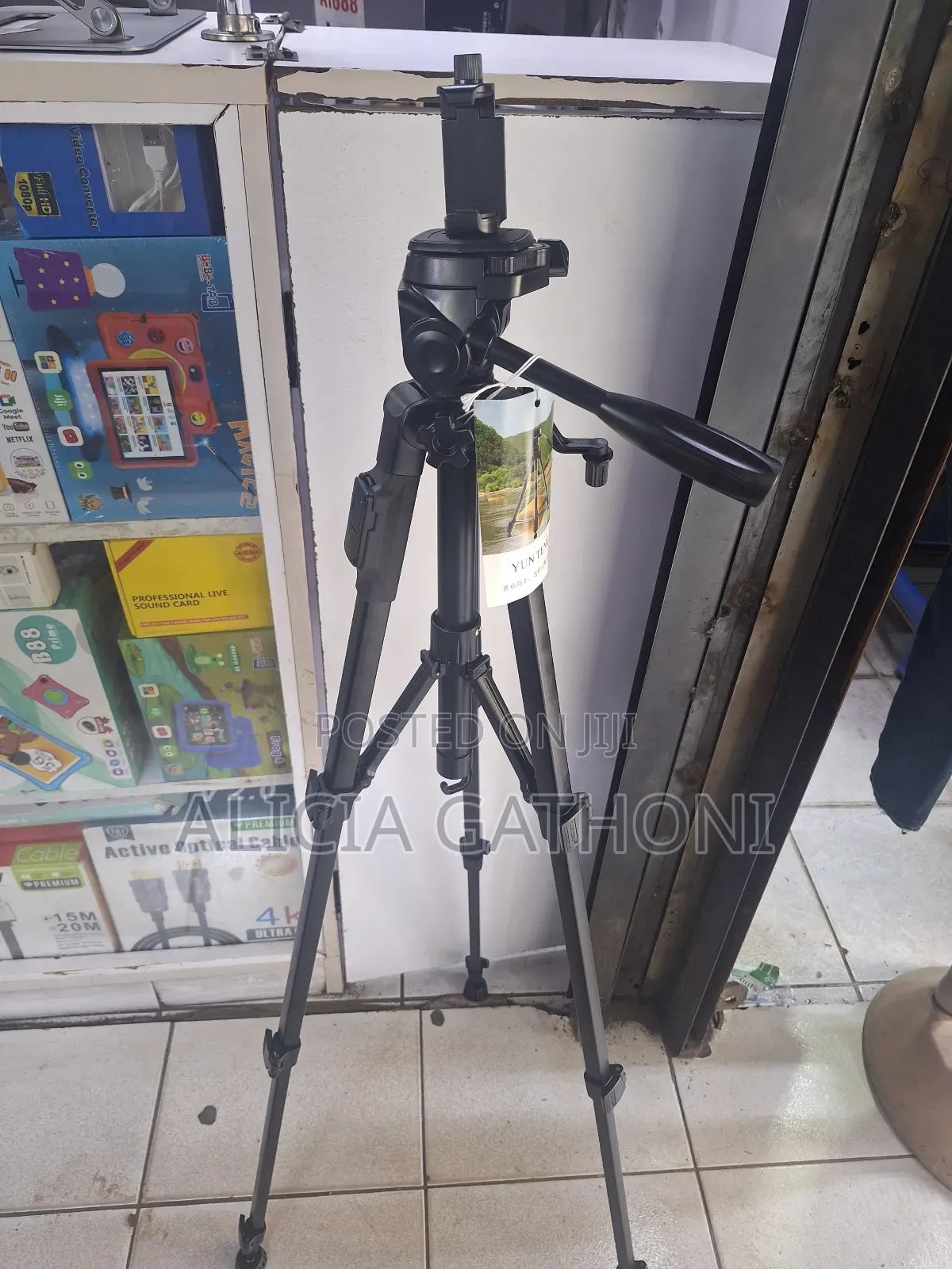 Yunteng Heavy Duty Camera and Phone Tripod.1.8m