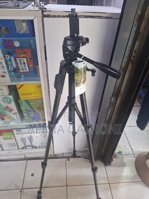 Yunteng Heavy Duty Camera and Phone Tripod.1.8m