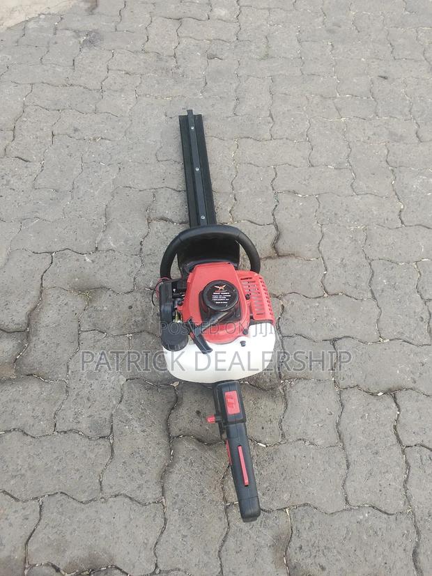 2 Stroke Hedge Trimmer - thumbnail 2