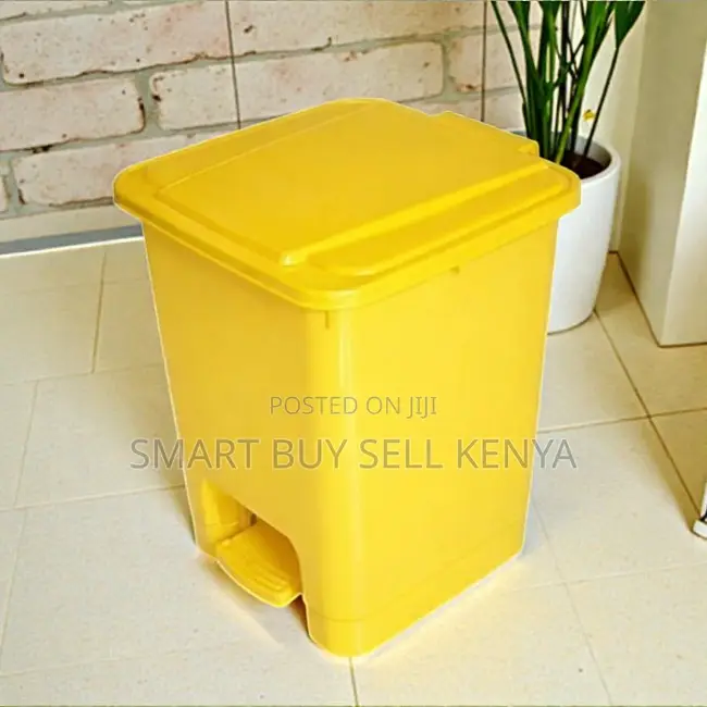 Space Efficient 30l Hard Plastic Step Pedal Waste Garbage Dust Bin