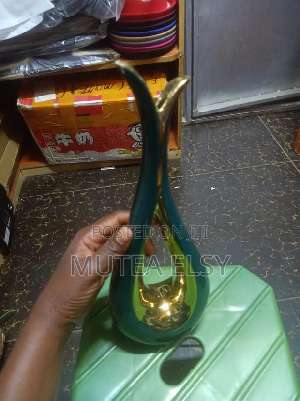 Executive White Emerald Green Max Flower Vases - thumbnail 2