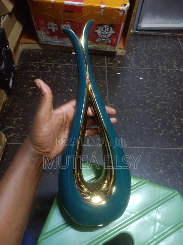 Executive White Emerald Green Max Flower Vases - thumbnail 3