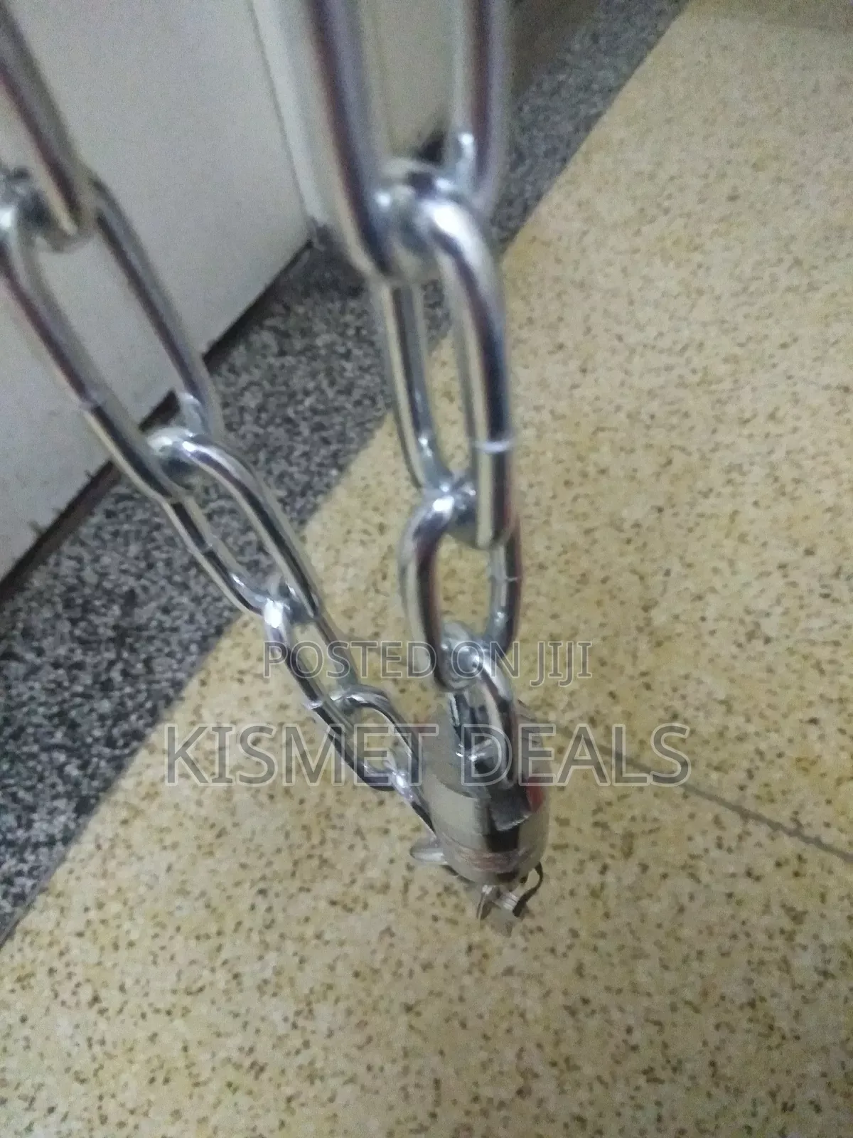 Metalic Strong Durable Security Chain With a Lock Gate and Bicycle