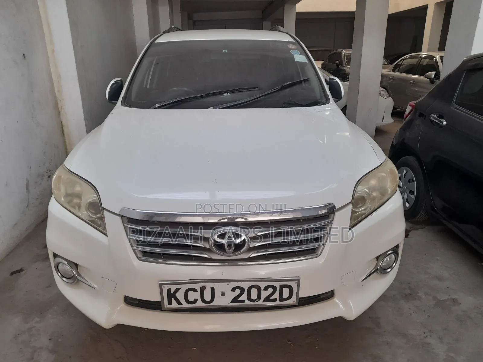 Toyota Vanguard 2012 White