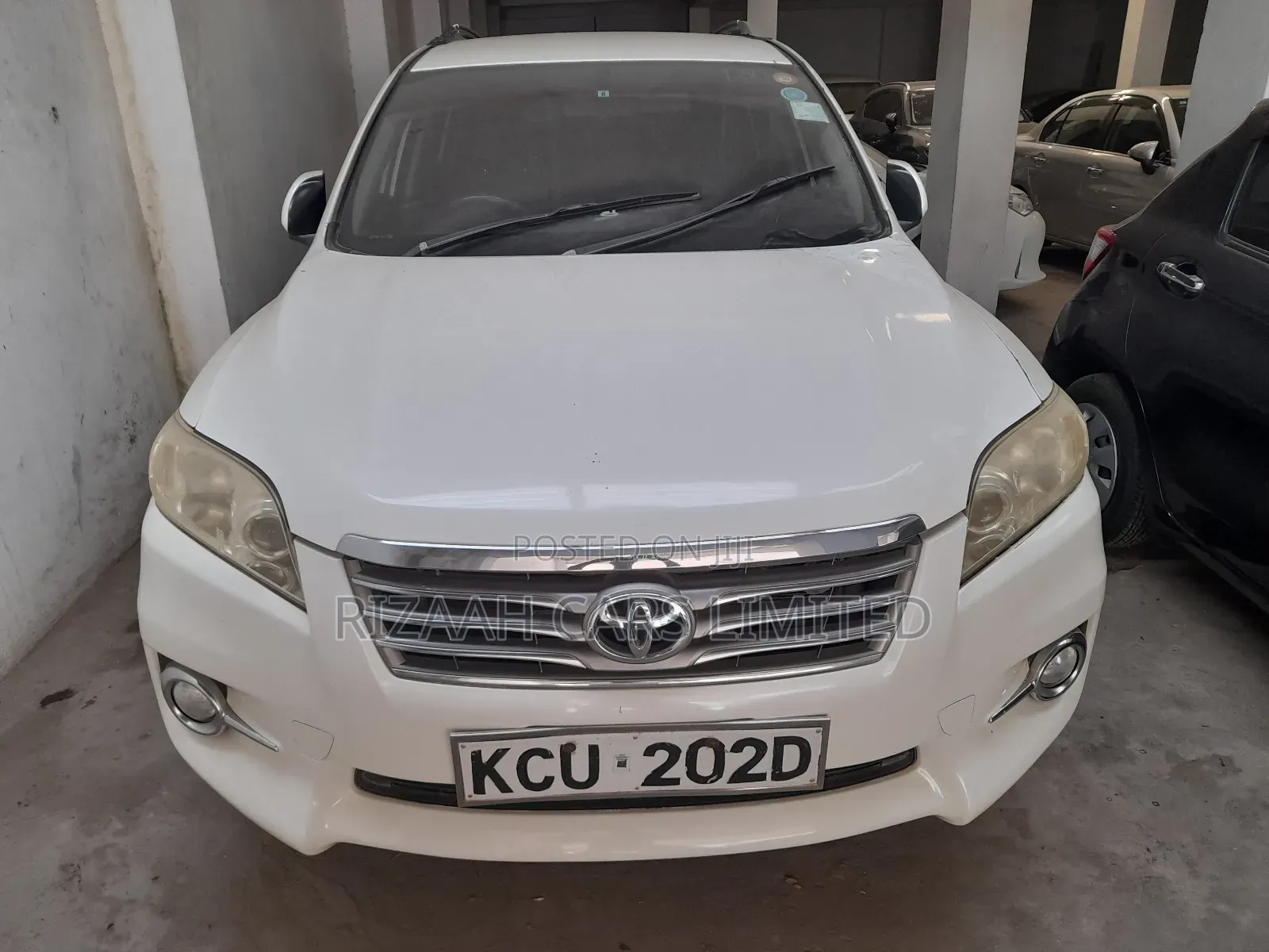 Toyota Vanguard 2012 White