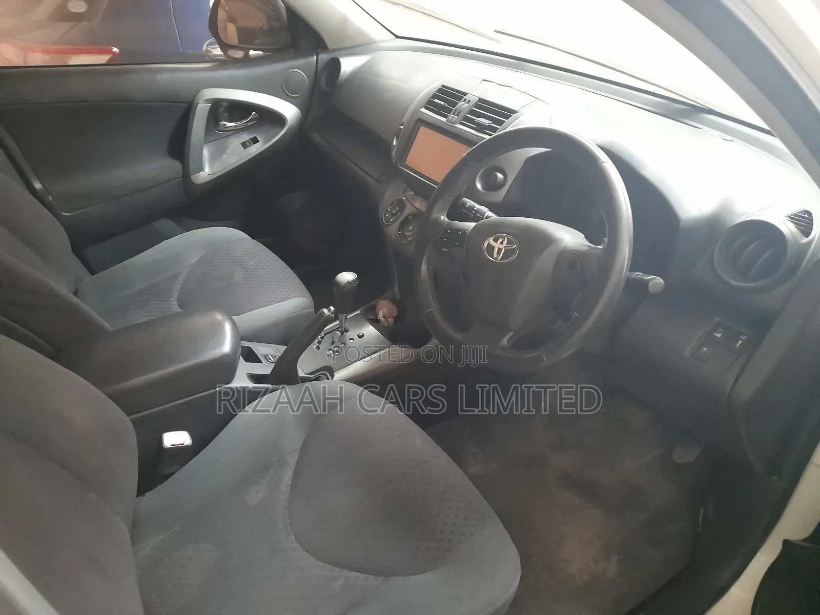 Toyota Vanguard 2012 White